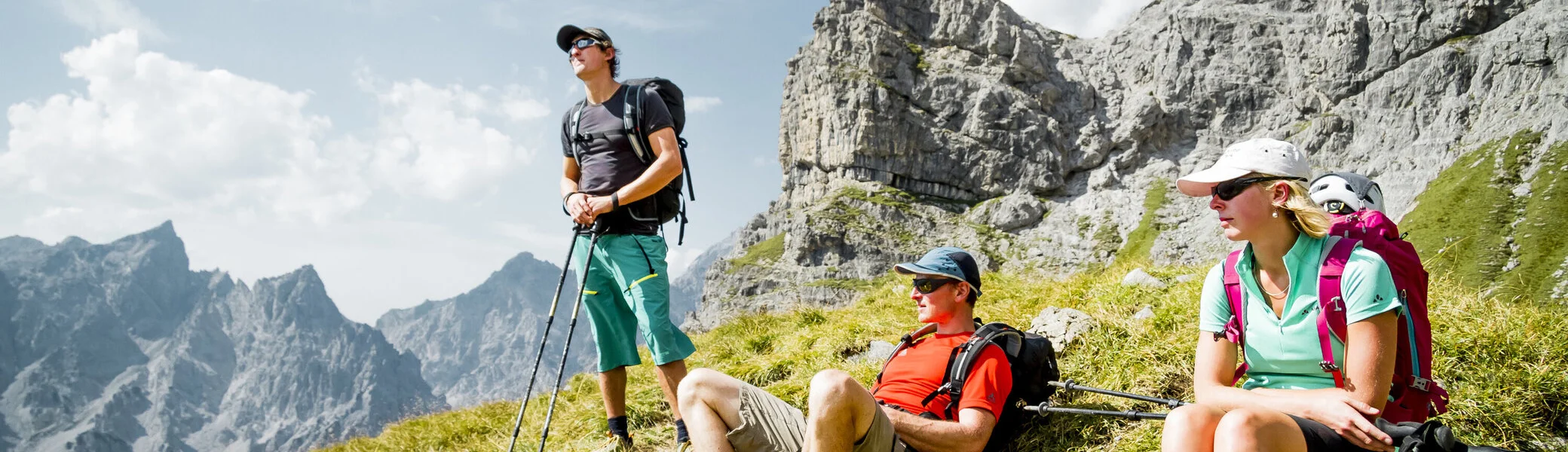 Watzmannueberschreitung: Pause auf einer grünen Bergwiese | © DAV/Hans Herbig
